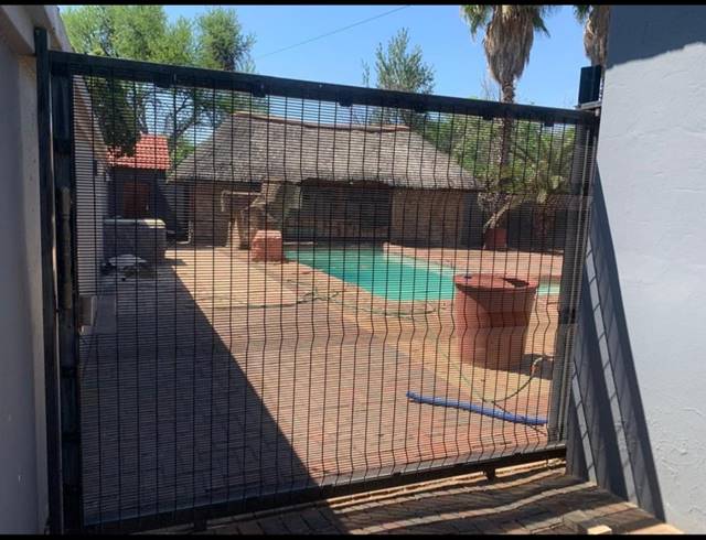 3 bed property to rent in SILVERTON